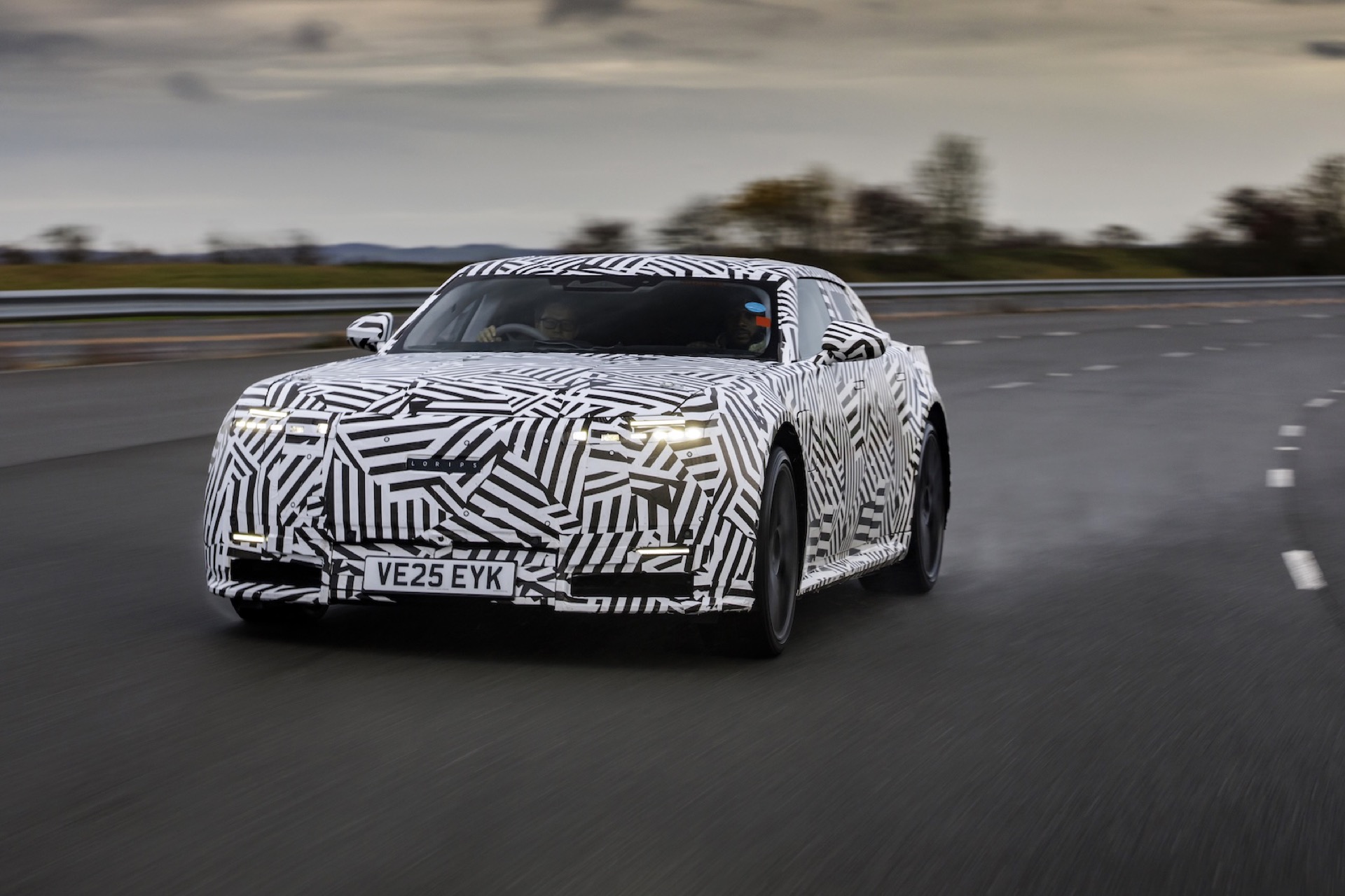 Jaguar revela protótipo do novo GT elétrico: Mais de 1000 cv e design ousado para 2026